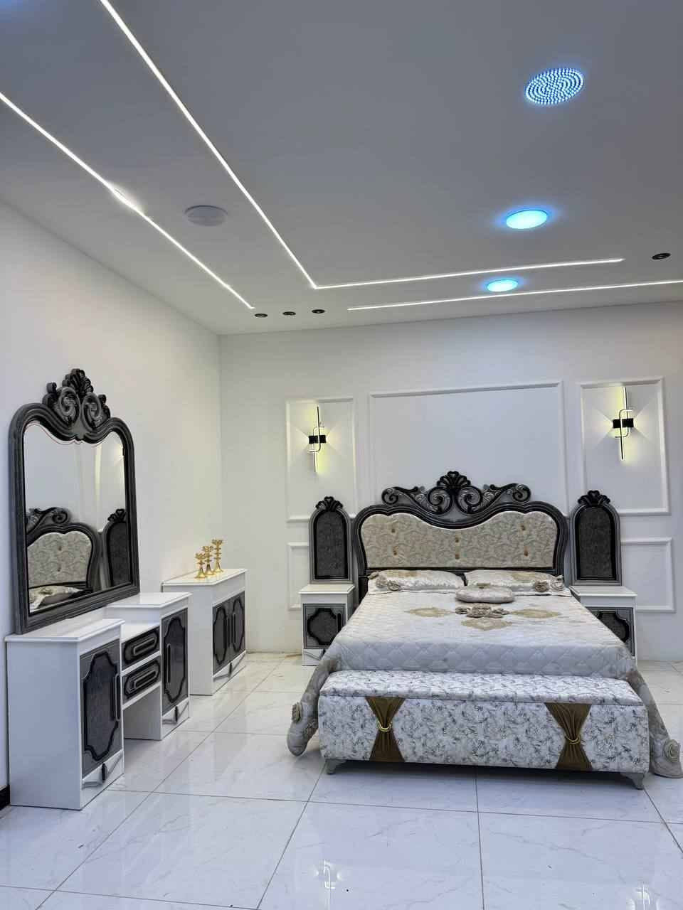 تخفيضات ✨ غرف نوم نجارة عراقية ✨
***********

🔹 نجارة عراقية متقنة بجودة عالية وتشطيبات راقية.
🔹 أكثر من 50 موديل مختلف يناسب جميع الأذواق.
🔹 توصيل إلى بغداد وجميع المحافظات بأجور مناسبة.
🔹 سرعة في الإنجاز وخدمة مميزة حتى باب البيت.

📌 مكونات الغرفة:
✔️ كنتور قياس 320 
داخل 3 ملم الوجه 5 ملم
✔️ ميز مرآة 
✔️ ميز بلازما
✔️ زاوية كنتورية. قياس80
✔️ سرير 160*200
✔️ تاج الجرباية
✔️ ناصي الجرباية
✔️ قواعد الجرباية كله بلوك
✔️ كومدين عدد (2) قياس 50 الواحد 

💰 أسعار غرف النوم تبدأ من:
1,000,000 دينار إلى 1,250,000 دينار فقط
🎨 أعمال صبغ  من أجود الخامات وبأسعار متنوعة تناسب الجميع.
🚚 ويانه طلبك يوصل لباب البيت بأسرع وقت!

📞 للحجز والاستفسار:
***********
📩 يرجى إرسال صورة الموديل المطلوب  التواصل مباشرة واتساب، وسنكون بخدمتكم. بغداد, العراق
