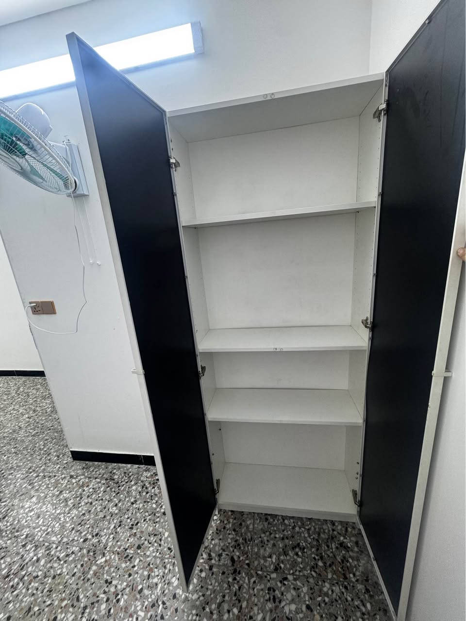 - [ ] ميز مكتبي صاج بلوك شغل قديم ١٦٠ * ٨٠ ارتفاع ٧٥  (السعر 350 الف مع الكرسي) (الميز مصبوغ ونظيف جداً وبي جامة للحماية) 

- [ ] فاترينة بيضة (بدي خشب والابواب المنيوم)  ٢٠٠ * ٨٠ عمق ٣٠ (السعر 50 الف)

العنوان بغداد، حي الجامعة
✅للتواصل فقط وتساب على الرقم 

*********** بغداد, العراق
