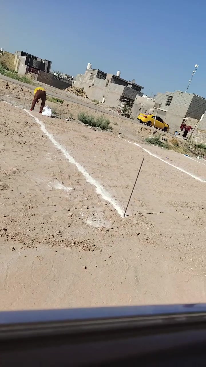 س ع قطع عدد ٤ خمسينات للبيع سند ٢٥ تبليط خدمات عمود ١٥٦ مجاور جامعة كربلاء تبعد ١٠٠ متر عن الشارع العام السعر الخمسين متر ١٥ مليون قفل خدمات كامله *********** بيه واتساب بسياره اراوس ماكو مشكله
