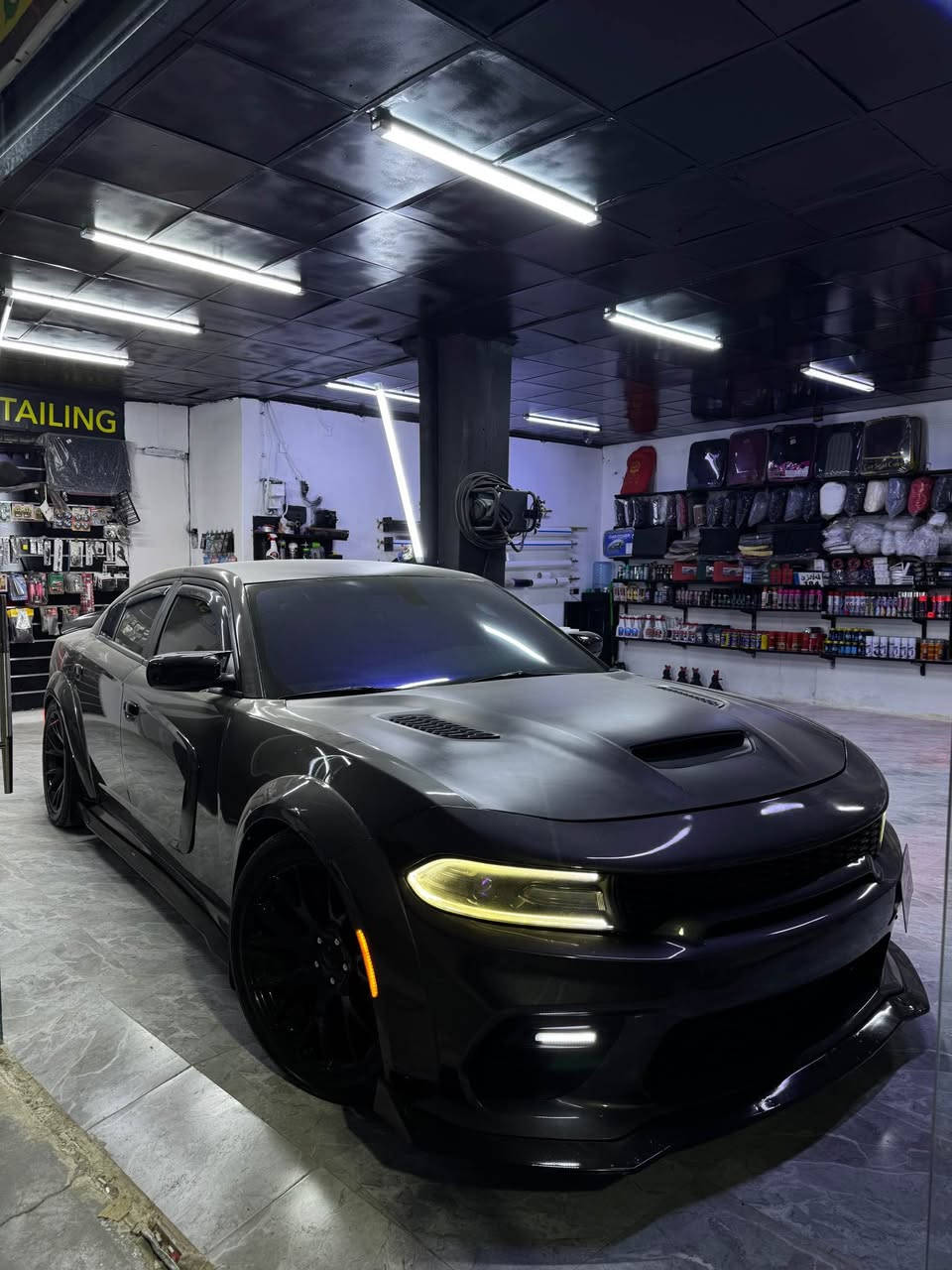 Dodge Charger 2018 lizare Dubay (RT)

📍 شوێن: قەلادزێ
لیزری دوبەی
سەیارەکە زۆر پاک و نموونەی جوانیە، کامل دەسکاری و 
سپۆرت کراوە.

مواسەفات:

* مەکینە5.7
* 4 تایەر و ویلەکانی نوێ
* قەپات مواسەفات (بێ سلاید)
* بەسمە و شەخال 
* کوشن کارەبا
* کوشن هیتەر
* 

سەیارەکە لە ڕووی پاکی و دۆخەوە زۆر جوانە، 

شوێن:قەلادزێ
رقم:[***********] بشدار, السليمانية
