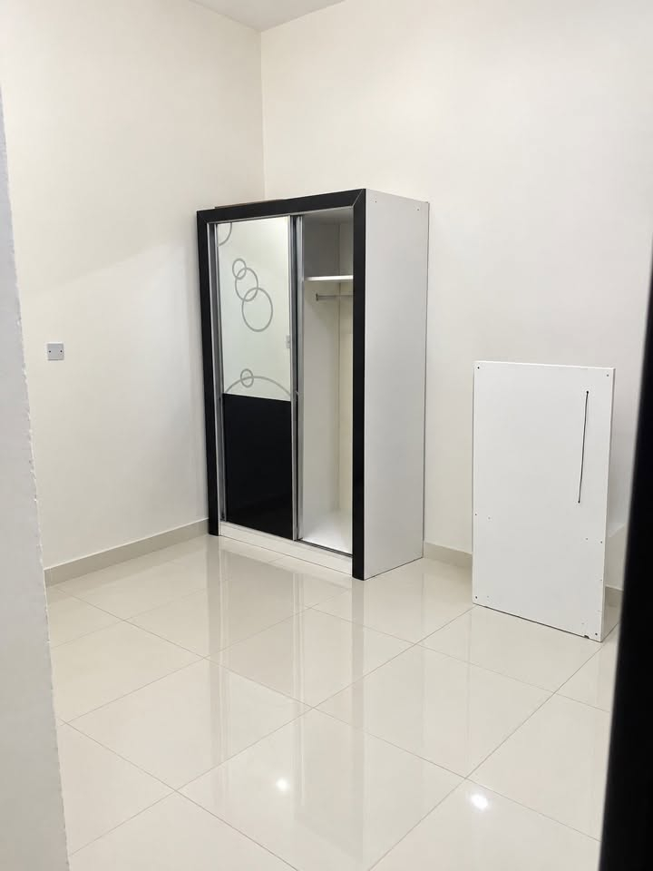 بيت 50متر طابقين للبيع
يحتوي ؏ غرفتين وصاله مفتوحه ؏ استقبال ومطبخ وصحيات عدد 2 وحديقه داخليه 
العنوان المعملجي ؏ بزل المدفون ثالث بيت ؏ شارع  
التواصل واتساب ‭***********‬
