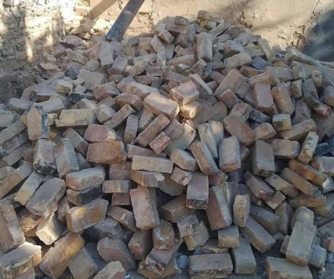 يوجد طابوق عادي كميه للبيع طابوقه مفوله مال تفليش التواصل على الرقم بس ارد

***********

نص مكتوب في الصور:
- 210 LC