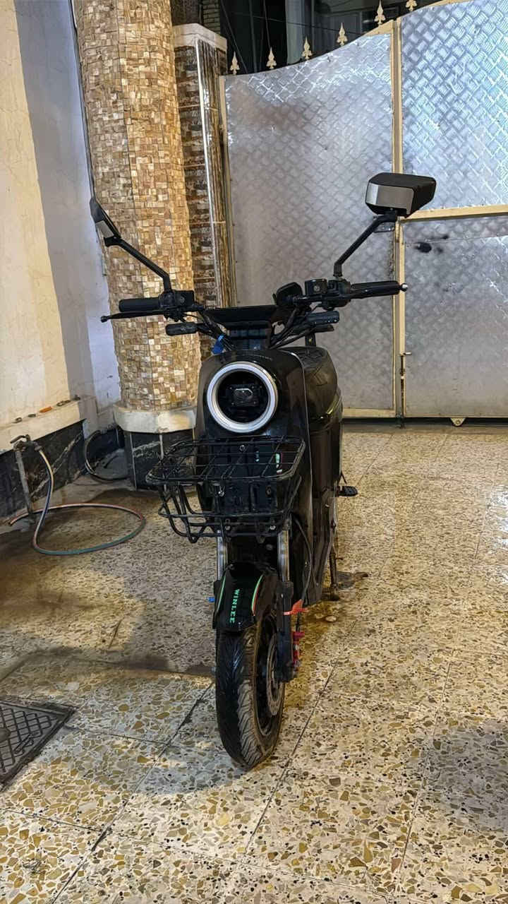 للبيع شحن R9 ⚡️🔥
دراجة كلشي بيها جديد ونظيفة جداً، استعمال خفيف.
الفار، السلات، المرايات، التواير والبريك  كله شغال
النقص فقط البطاريات، يعني تحتاج بطاريات حتى تشتغل وتتحرك. كلشي جديد تايرات كلشي ماضيوف اله بس بطاريات حط وتونس

📌 R9 شحن كهربائي
📌 كلشي جديد وجاهز بعد تركيب البطاريات
📌 السعر مناسب للجادين
📍 الفحص والمعاينة بالمكان
❌ ما أبدل، بيع فقط

اللي جاد يراسلني خاص والسعر نتفاهم عليه
*********** او مراسلة الصفحه
