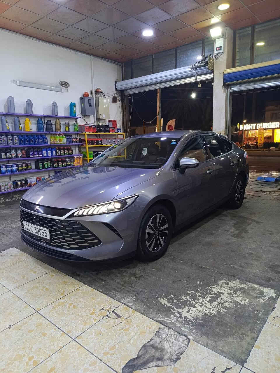 بي واي دي كن بلاص / BYD QIN PLUS
موديل 2025 / المشي الكلي 11 الف 

لون رصاصي/ حرة / بأسمي تحويل مباشر 

رقم بغداد الانكليزي / هزة جديدة / سنوية لغاية 2030 

السيارة كاملة مع جميع ملحقات الشركة 
ـــــــــــــــــــــــــــــــــــــــــــــــــــــــــــــــــــــــــــــــــــــــــ
مواصفات السيارة 

ويل كب كروم / بصمة تشغيل / بصمة ابواب / تشغيل عن بعد 

شاشة اصلية / كامرة خلفية / هاند بريك الكتروني / كشنات جلد 

لايت زينون / لد امامي / بك لايت لد متصل / حساس خلفي 

اشاير بالمري / مثبت سرعة / تحكم استيرن جهتين
ــــــــــــــــــــــــــــــــــــــــــــــــــــــــــــــــــــــــــــــــــــــــــ
السيارة مكفولة من الصبغ 
بيها شبر بارد بالجاملغ الامامي ممبين + طخه باب خلفي بسيطه موضحه بالصور 

#السعر 19,100,000 دينار عراقي وبيها مجال بسيط

مكان السيارة / بغداد / حي الجامعة 

للأستفسار 
*********** متوفر واتساب او اتصال
