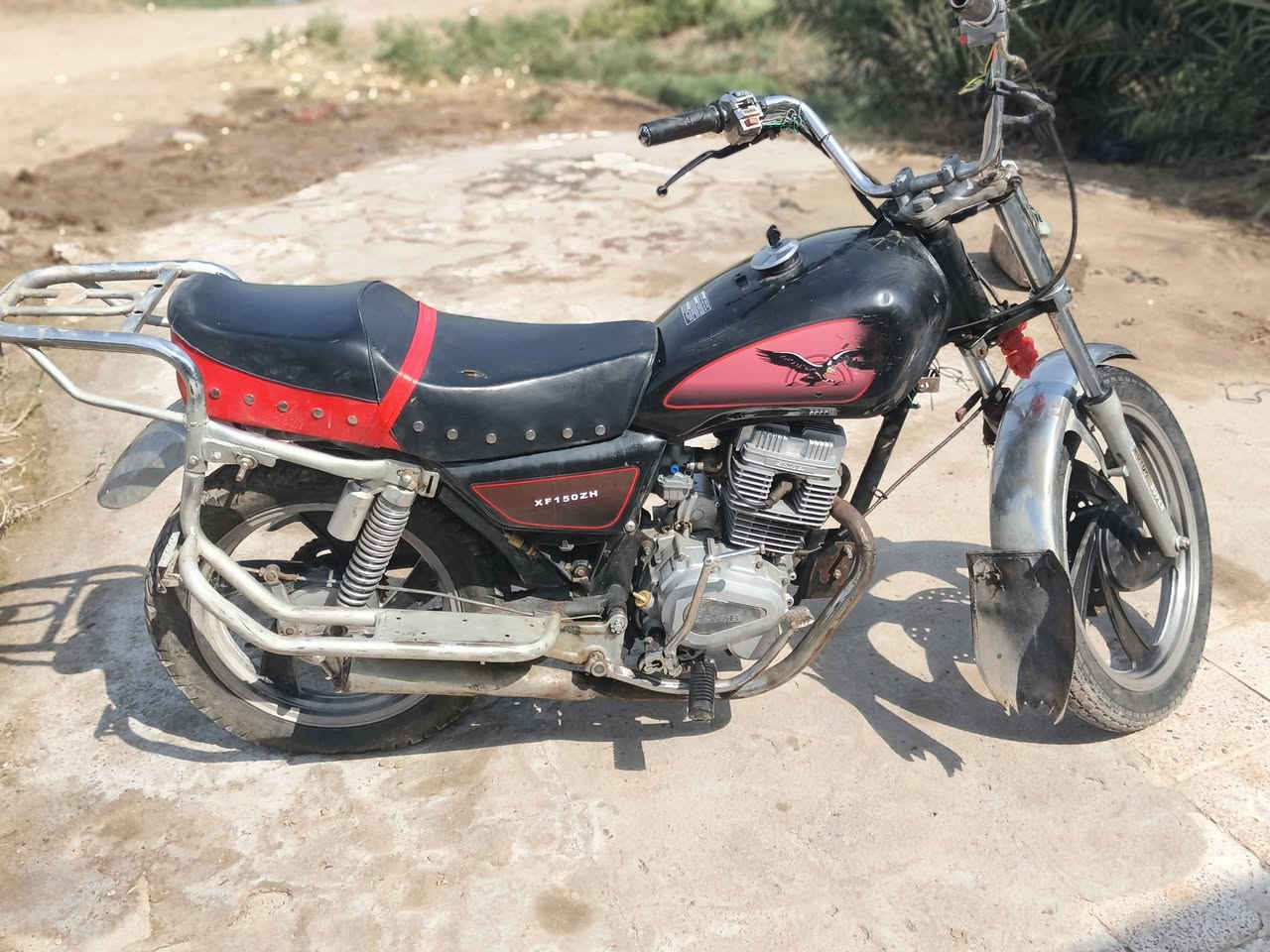 سلام عليكم دراجه للبيع نظيفه شغل وطلع السعر 250وبيه مجال  الشراي ينتصل ويدلل ***********
