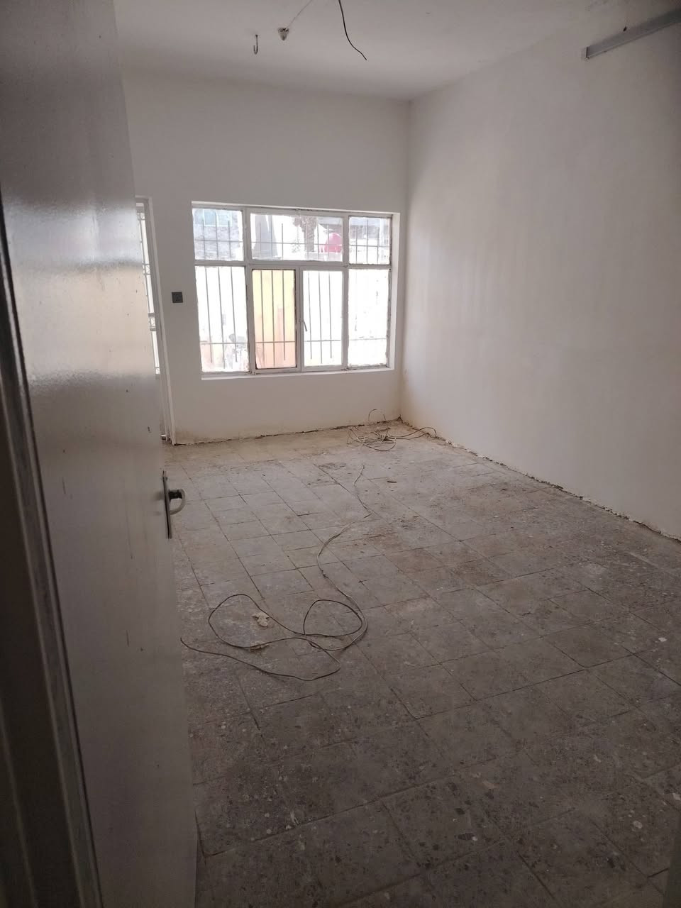 🏠 بيت للإيجار – حي الجامعة

📍 الموقع: حي الجامعة، خلف مطعم حياوي، موقع مباشر وقريب جداً من الشارع العام.

🔹 غرفتين نوم
🔹 صالة
🔹 استقبال
🔹 مطبخ
🔹 مجمع صحيات داخلية وخارجية
🔹 كراج يسع أكثر من سيارة 🚗

📞 للاستفسار والتفاصيل، التواصل معنا.
***********
