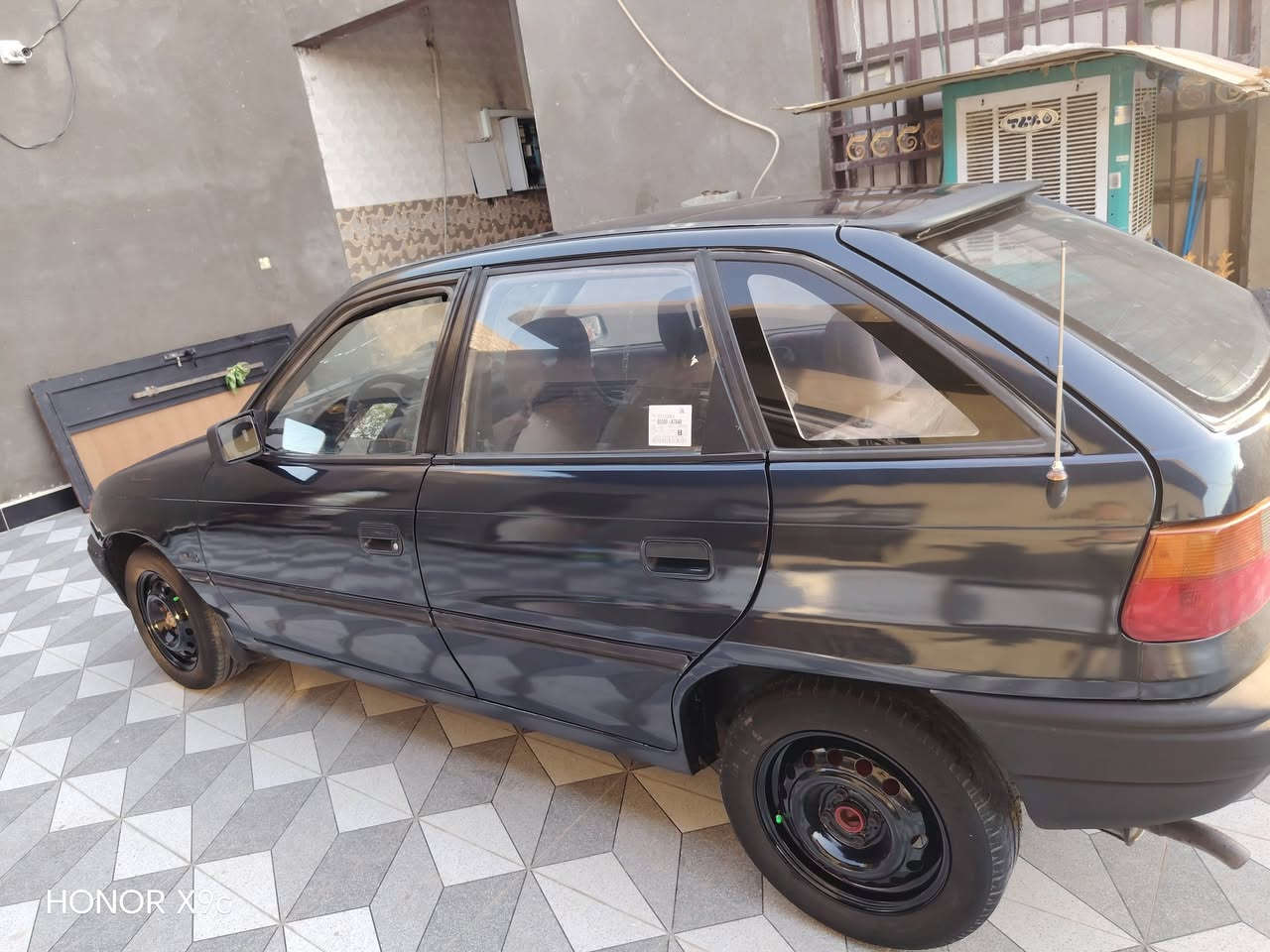 اوبل استره موديل 92 باسمي  مصبوغه أثر جراد مكفوله من ضربه والتبديل كهربائيات عل شركه حداديه وكير ومكينه  شرط للاستفسار ***********  السعر 42 بيه مجال العنوان ديوانيه
