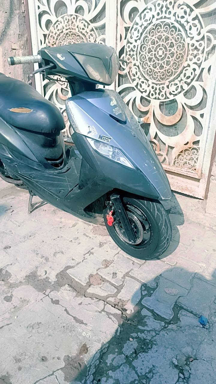 سلام عليكم دراجة ثعلب GTR 140 للبيع او مراوس دراجة مكينة خرسة شلعة ومعدل كهربايات كاملة كلجات رمبة دراجة نقصة قبق هندر فقط سعر 425 وبيهة مجال قليل المكان بغداد دورة المكانيك هاذة رقمي *********** وبي وتساب
