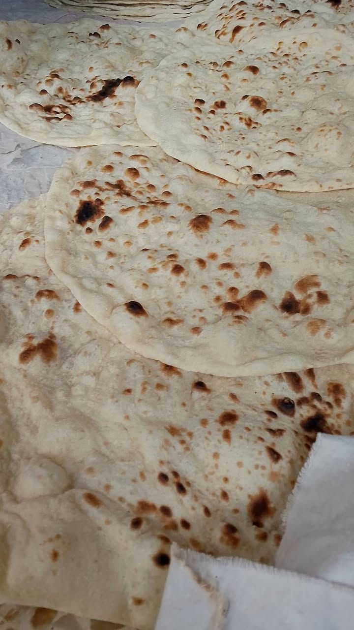 السلام عليكم اخبز خبز بيت عل كهرب 
الطحين من يمكم عشرة بلف 
الطحين من يمي خمس كرص بلف 
خبز صاج الطحين من يمي اربعه بلف 
الطحين من يمكم سته بلف 
خبز شعير خمسه بلف الطحين من يمي 
الطحين من يمكم سبعه بلف 
العنوان موصل حي الانتصار شارع 30
الاستفسار ***********
