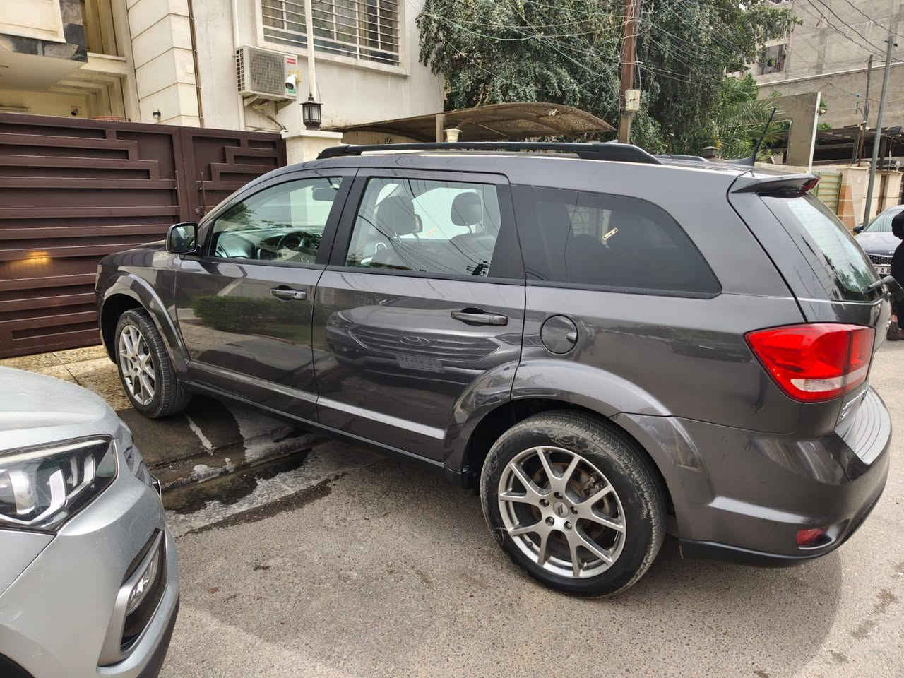 دوج جورني GT فول مواصفات موديل 19 رقم بغداد سياره جاهزه بيها رش كلير اثر جراد وصور الحادث موجوده والسونار  بالمنشور سعرها 130وبيها مجال واعتذر عن المراوس  مكان بغداد غزاليه ***********
