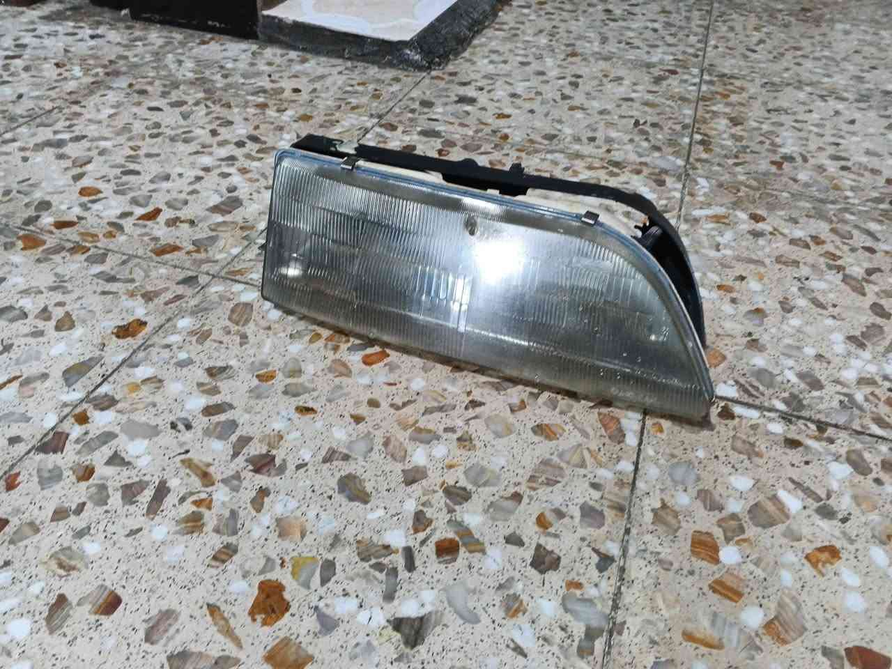 تك لايت اسبرو جهه اليمنه حاويه كوري اصلي هو وتوصيله ب35 اليحتاجه يتصل ***********
