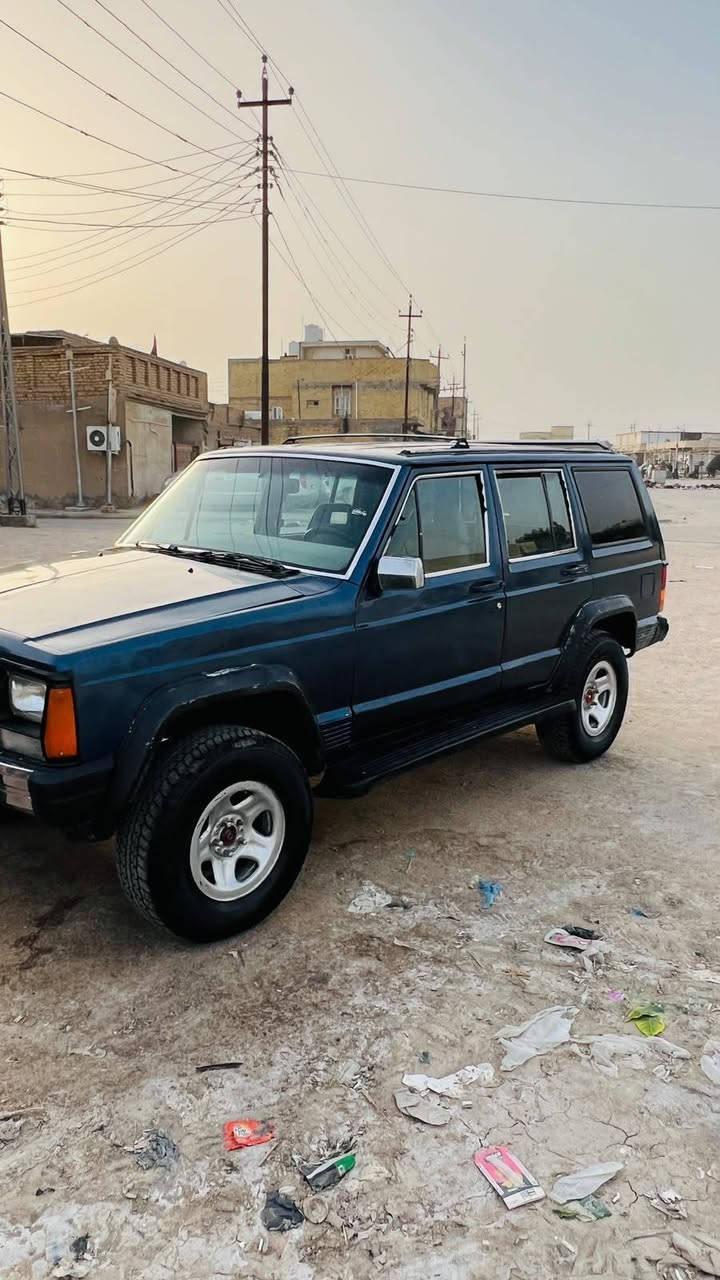 السلام عليكم جيب شيروكي موديل 1991
محور 3000 كير ومكينه خير من الله تخم تاير جديد  الرقم الجديد شرط شراي تحويل ثاني يوم 
صاحب سياره موجود يمي لا خياسات ولا دعمه قويه صبغتها جمالي مكان السياره الناصريه اسكان الصناعي سعر 35 وبيها مجال حگ الجيه 
***********
