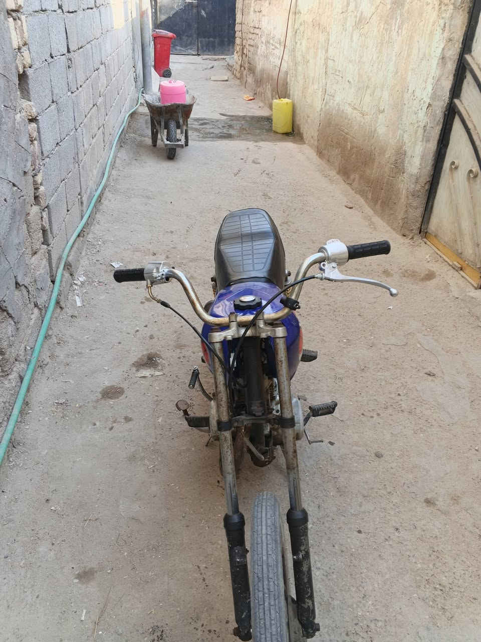 السلام عليكم دراجة نامة شلامچة شغالة دك هندر وطلع  200 وبيهة مجال للشراي
