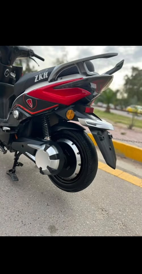 مساء الخير عيني ✨
عندي دراجه سبورت ماكس. اريد ابيعها سعرها 
850 قفل ربع ماينزل لان امانه اخذتها ب 1200 قبل 4 اسابيع الله شاهد. بس اريد ابيعه لانو اهلي مموافقين عليها يكولون سريعه 

الدراجه زلغ واحد مابيها نظيفه كلش كلش 

رقميّ للتواصل *********** 
بس للامانه بس بيها شخط بسيطط بل جاملغ بس وروح جدي
