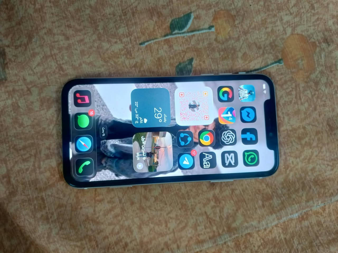 ايفون 11 • بطارية ١٠٠ • فيس ايدي وكاميرا