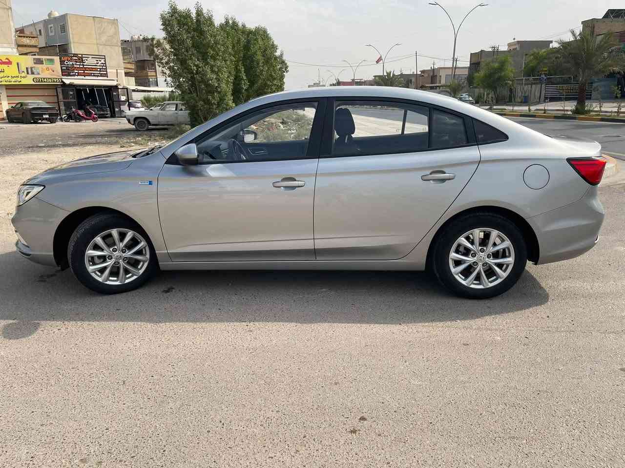 MG 5 موديل 2024
ماشية 56 الف 
بعدها بضمان الشركة 200 الف كيلو او 6 سنوات 

سيارة نظيفة كلش مناقصها شي ماعده هاي الطخة الي بالباب مال سايق كلش بسيطة تتعدل بالسلكون او تنفتح البطانة وتندفع 
السيارة سعرها 96 ورقة وبيها مجال 
للاتصال ***********
