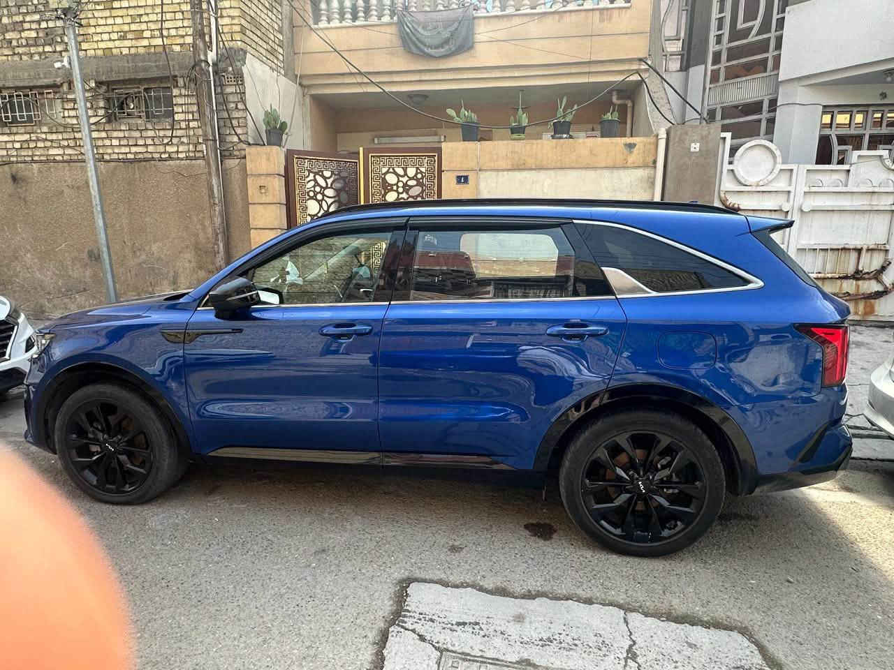 كيا سيرنتو موديل ٢٠٢٢ رقم بغداد اللون فيروزي مواصفات SXبرستيج فول مواصفات محرك ٤ سلندر تيربو بنوراما كشنات جلد مواصفات ١ / ١ حادثها تبديل بنيد ودعامية امامية مع تصليح خشم الشاصي مكان بسيط وبارد في الجاملغ الأمامي صور السونار مرفقة في المنشور السيارة ماشية ٥٧ الف كيلو متر سيارة جاهزة بدون نقص 
واتساب ***********
