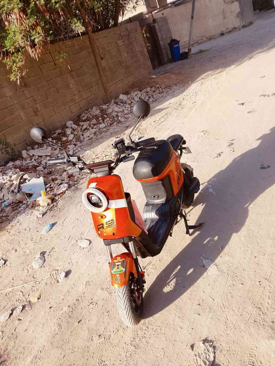 سلام عليكم شباب عندي دراجه R9 للبيع فول مواصفات 
مستخدم شهرين نضيف كهربائيات كلهَ شغاله دارجة مكفوله كفاله عامه السعر:350 . بيهَ مجال بسيط ...*********** تواصل واتساب فقط
