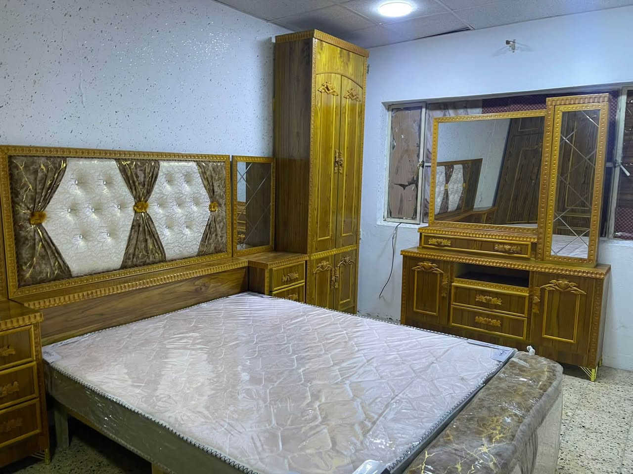 غرفه للبيع صاج خشب عراقي فصال تركي صارلها 6 اشهر مستعمله السعر 850 بيها مجال للتواصل ***********
