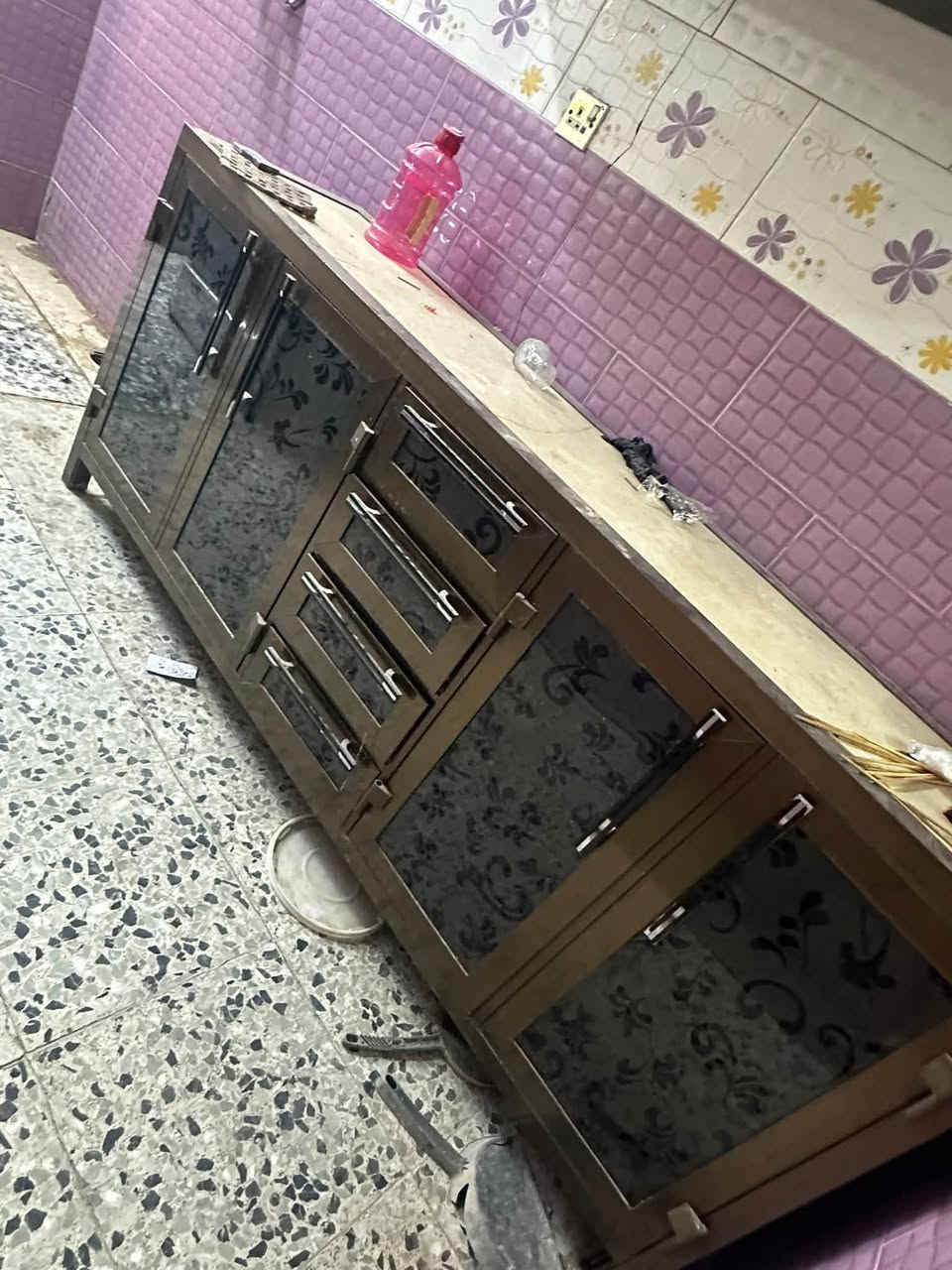 السلام عليكم للبيع كاونتر ***********
