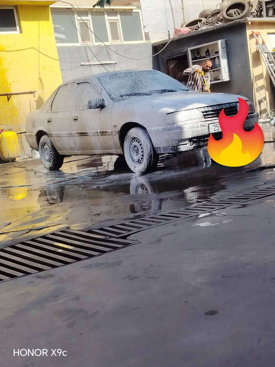 السلام عليكم للبيع اوبل فكترا حجم 20 موديل 92 جير المحرك كله بشر رقم كركوك دفتر بنزين. فقط  سياره حيل حلوه تخم تاير جديد كهربائيات خياس شرط ماكو السياره حيل حلوه الشراي يتصل مكان السياره كركوك 40 وبي مجال***********

نص مكتوب في الصور:
- HONOR X9c