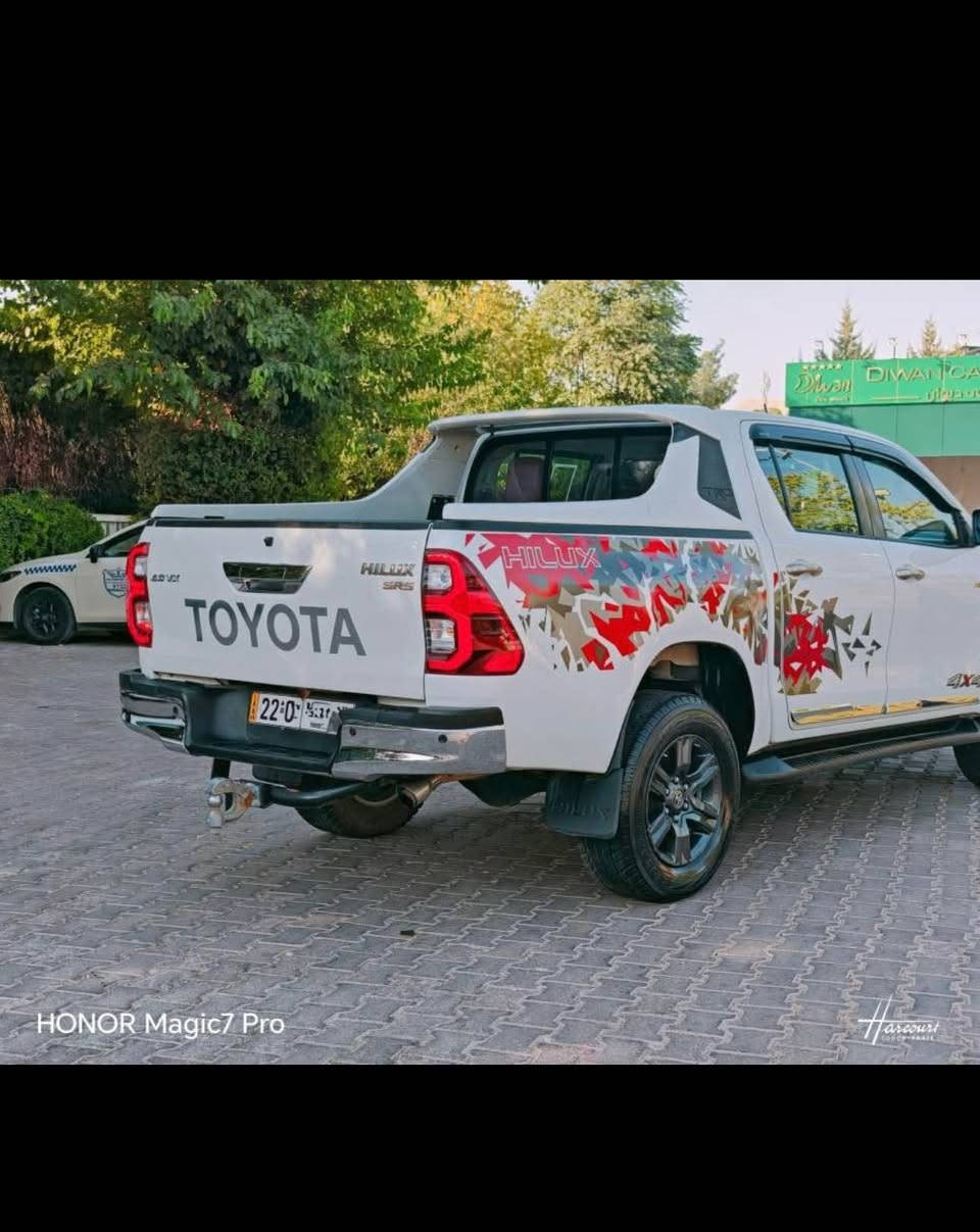 تويوتا هايلوكس2021
فئة Trd
سيارة نظيفة ع الشركة 
بيها بس جهة السائق بلبگلايت مأشر عليها شبر
***********
*********** كركوك, العراق
