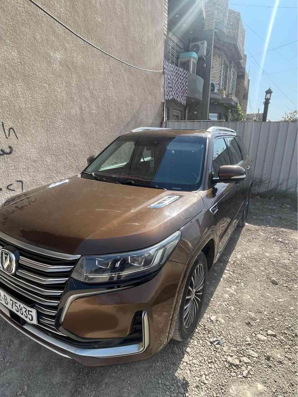السلام عليكم

شانجان cs 95 

موديل ٢٠٢٢ 

لون ذهبي 

داخل جكليتي 

بيها جاملغ صبغ ودعاميه 

 والباقي كله صيانه جديده 

السياره دهن كير جديد ونوزلات وبلكات وفيت بم ومجاول 

تايرات جدد وصدر جديد وباتري جديد وقوايس جديده ورولات جدد واتر بم جديد 

دسكات وبنزات جيب لاريدو 

جامع اماميه جديده 

السياره حره 

مواصفات كامرات ٤ رادارات اشارات ترحيب لدات زينون جلد كهرباء تشغيل عن بعد بصمات جنطه كهرباء ٧ راكب ٣ قطع تبريد كشنات ميموري تحكمات ستيرن بانوراما مري شفط ويل كب وفور ويل ودبل اشاره بالمري مري شفط رادارات جانبيه واماميه وخلفيه حساسات اماميه وخلفيه وجانبيه 

السياره جاهزه من كلشي فقط نقص بيها شريط ستيرن وبيها فتحة تبريد مكسوره الكفر فقط وماسكة اليد الوره مكسوره والباقي اي نقص مابيها

*********** 
السعر ٢٠ مليون بغداد, العراق
