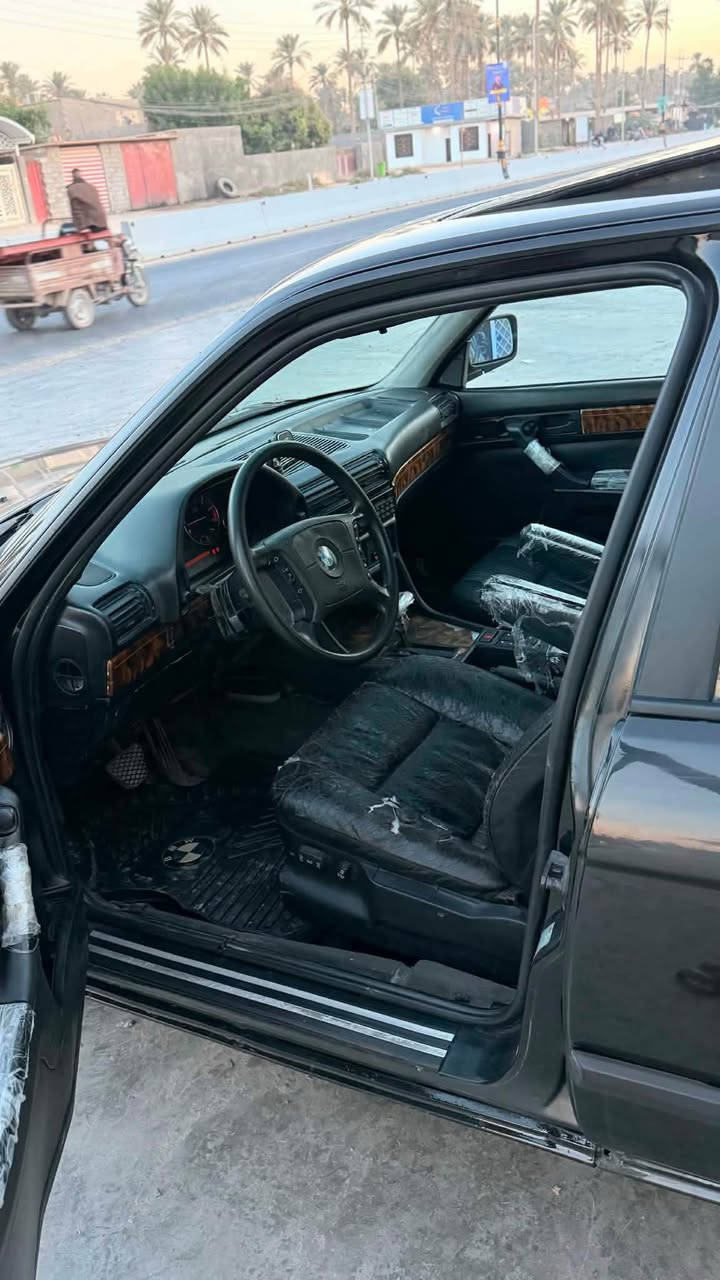 السلام عليكم
بي ام ٧٣٥ للبيع او مراوس 

السيارة بدون حادث صبغ عام جمالية كير مكينة تبريد حدادية كله شرط رقم بغداد السيارة كهربائيات كلها شغالة مكينة مفتوح *********** السعر ٥٨ ورقة وبيها مجال مكانها كربلاء
