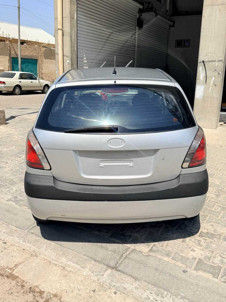 سلام عليكم كيا ريو مديل2008مكينه 1600 جيده
كير جيد تبريد شغال مكفول من ضربه حداديه كامله جديده فقط صبغ عام فرن اثر جراد رقم جديد انكليزي سنويه جديده بسمي سياره كهربائياته شغاله كله
عنوان بصره قديمه *********** سعر 70 وبيه مجال 
او امراوس بسياره الماني البصرة, العراق
