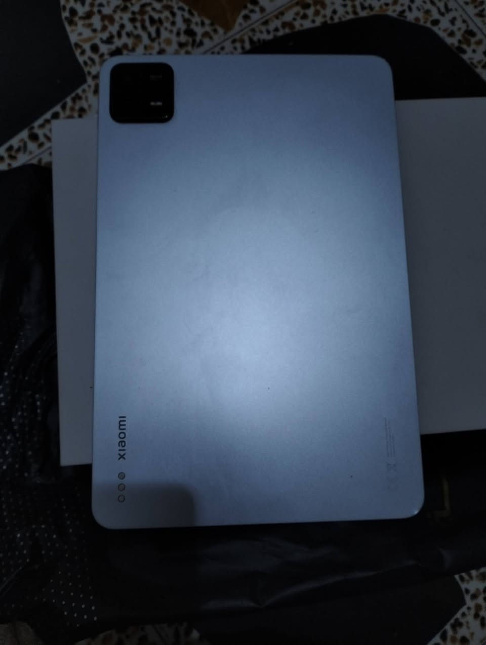 Xiaomi Pad 6 نسخة 8GB RAM + 256GB،  مواصفاته:
📱 الشاشة: 11 إنچ LCD، دقة 2880×1800، وتحديث 144Hz.

⚡ المعالج: Snapdragon 870 بدقة تصنيع 7nm.

🧠 الرام: 8GB LPDDR5.

💾 التخزين: 256GB UFS 3.1.

🔋 البطارية: 8840mAh، شحن سريع 33W.

🔊 الصوت: 4 سماعات مع Dolby Atmos.

📸 الكاميرا الخلفية: 13MP وتصور 4K/30fps.

🤳 الأمامية: 8MP.

📶 الاتصال: Wi-Fi 6 وBluetooth 5.2، وما بيه شريحة SIM.

نظافة 99%

مكفول كفالة عامه ماداخل تصليح 

غراضة كاملة +ويا كيبورد مال شركة الاصلي

🔌 المنفذ: USB-C 3.2.

⚖️ الوزن: 490 غرام، والسماكة 6.51 ملم.

✏️ يدعم قلم Xiaomi الذكي والكيبورد، لكن عادةً تنباع بشكل منفصل. �

Mi 코리아 +١

وبالنسبة للأداء: إلى الآن Snapdragon 870 قوي جداً للاستخدام اليومي، الدراسة، مشاهدة الفيديو والألعاب، ونسخة 8/256 هي الأفضل من نسخ Pad 6 من ناحية 120فريمبكل الالعاب الذاكرة والتخزين.

للتواصل.  *********** 

مكان الديوانية مركز.. 

واتساب بي رقم سعر خاص
