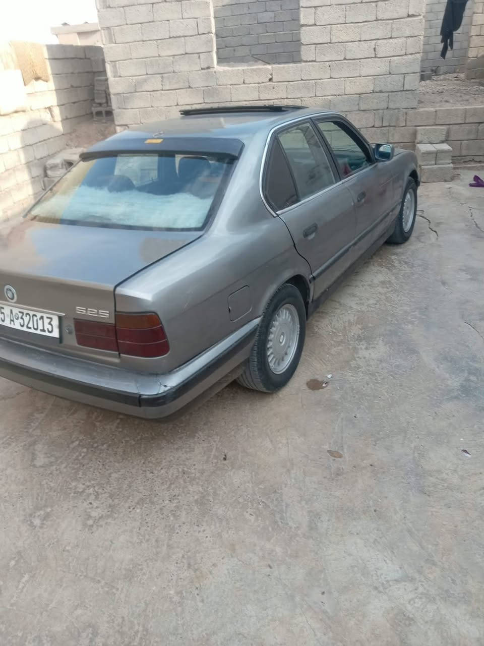 اسلام عليكم من رخصه لادمن #BMW 
للبيع محرك كبس شرط كير عادي شرط صاروخ✈️
حجم 525 صدر جديد تايرات جدد كهربائيات كلها شقاله 
رقم دولي كركوك لل2030 شرط التحويل نقصها بس صبغ
ترهم مراوس حسب القناعه السعر 40وبيها مجال 
للستفسار *********** مكان الشرقاط
