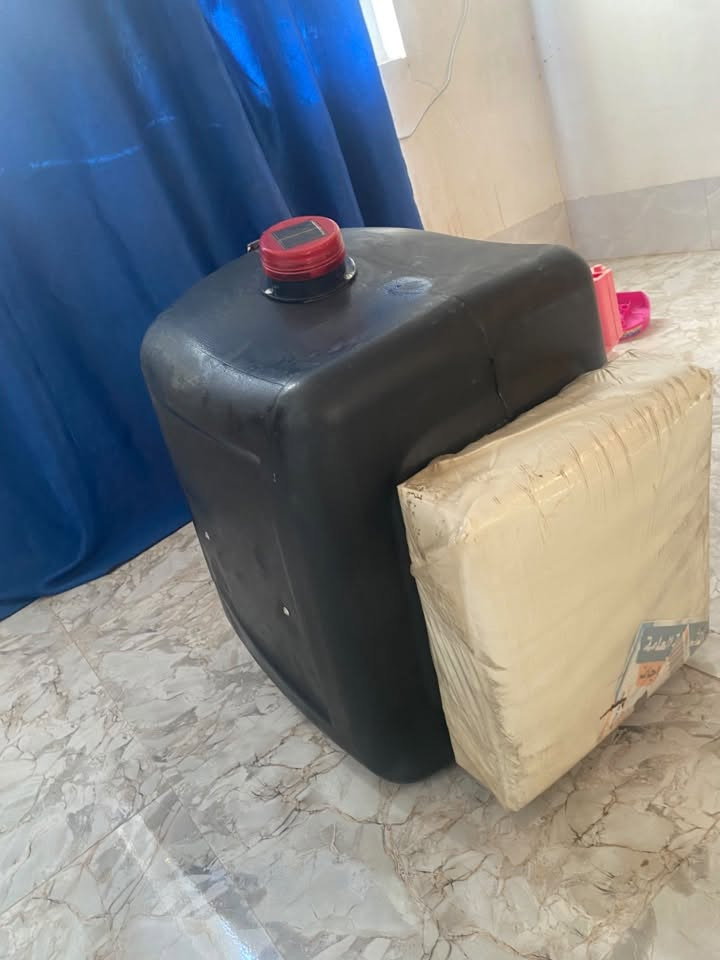خوذة فك قلاب و نضاره داخليه مضلله لون اسود استعمال قليل+صندوك دلفري الأصلي أبيع هوا و غراضه البطانه الداخليه لسه موجوده يعني هم استعمال قليل + كامرة خوذة أبيع شلعة كامله يعني ب 125 قفل عنواني بابل بكرلي الرقم *********** متواجد واتساب
