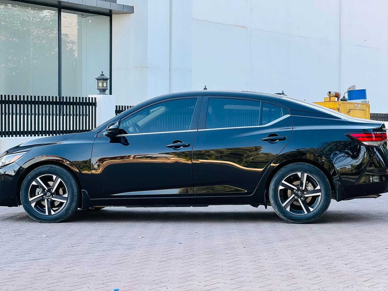 ﷽❤️🤲🏼

🚘NISSAN SENTRA SV 2025

•لون سيارة اسود🖤
صبغ شبرين بونيد اشويل تعديل
• محرك 2.0 لتر 4 سلندر
• قوة 149 حصان
• قير Xtronic CVT أوتوماتيك
• دفع أمامي FWD
• استهلاك اقتصادي يصل إلى 40 MPG على الطريق السريع
• جنوط ألمنيوم 16 إنش
• Intelligent Cruise Control
• Nissan Intelligent Key + تشغيل Push Button
• Nissan Safety Shield 360
•كشن+سكان هيتر👍
• نظام تحذير النقطة العمياء
• تحذير حركة المرور الخلفية👍
• فرملة طوارئ أوتوماتيكية مع كشف المشاة
• تحذير مغادرة المسار👍
•مكان سياره عقرة معرض گولان تجارة سيارات دبي
• High Beam Assist
• ABS + EBD + Brake Assist
• فرامل ديسك أمامية وخلفية👌
• كاميرا خلفية
• مقاعد قماشية Premium Cloth حسب التجهيز👍🏻
• شاشة ترفيه واتصال Bluetooth
• Apple CarPlay وAndroid Auto حسب التجهيز/الحزمة
• تحكم بالمناخ حسب التجهيز👍🏻
• سعة 5 ركاب
• سعة شنطة تقريباً 14.3 قدم³
•سعر128 مجال بصيط للطيبين☺️
⭐ SV تعتبر من أفضل الفئات من ناحية التجهيزات مقابل السعر، ومناسبة للاستخدام اليومي والاقتصاد بالوقود.

📞 للاستفسار عن السعر والتفاصيل، تواصل معنا.📲
*********** وات ساب على رقم
ملاحظة: بعض التجهيزات مثل الشاشة الأكبر، التشغيل عن بُعد، المقاعد المدفأة وغيرها تعتمد على الحزم الاختيارية والسوق الذي جاءت منه السيارة. اكر, نينوى
