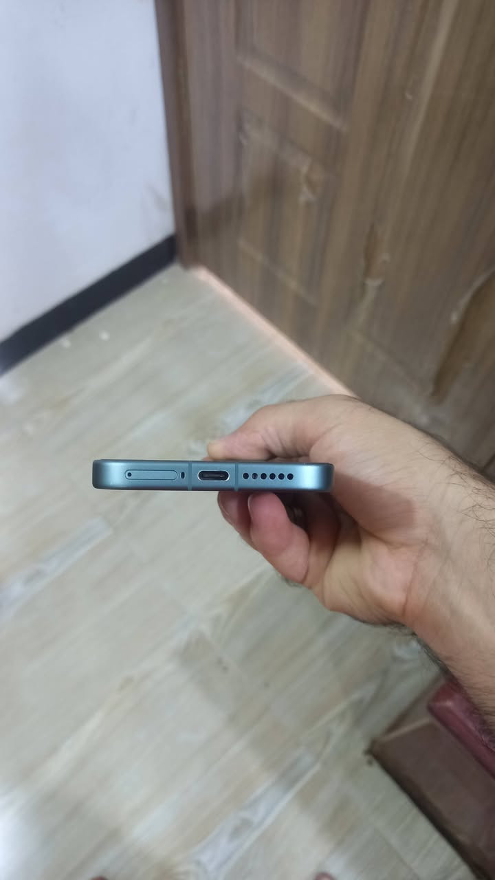 السلام عليكم للبيع شاومي 17 كامل ملحقات بطاريه 100 مشحون 69 مره ذاكره 512 رام 12سعر 950 مكاني الموصل للتواصل خاص او واتساب***********
