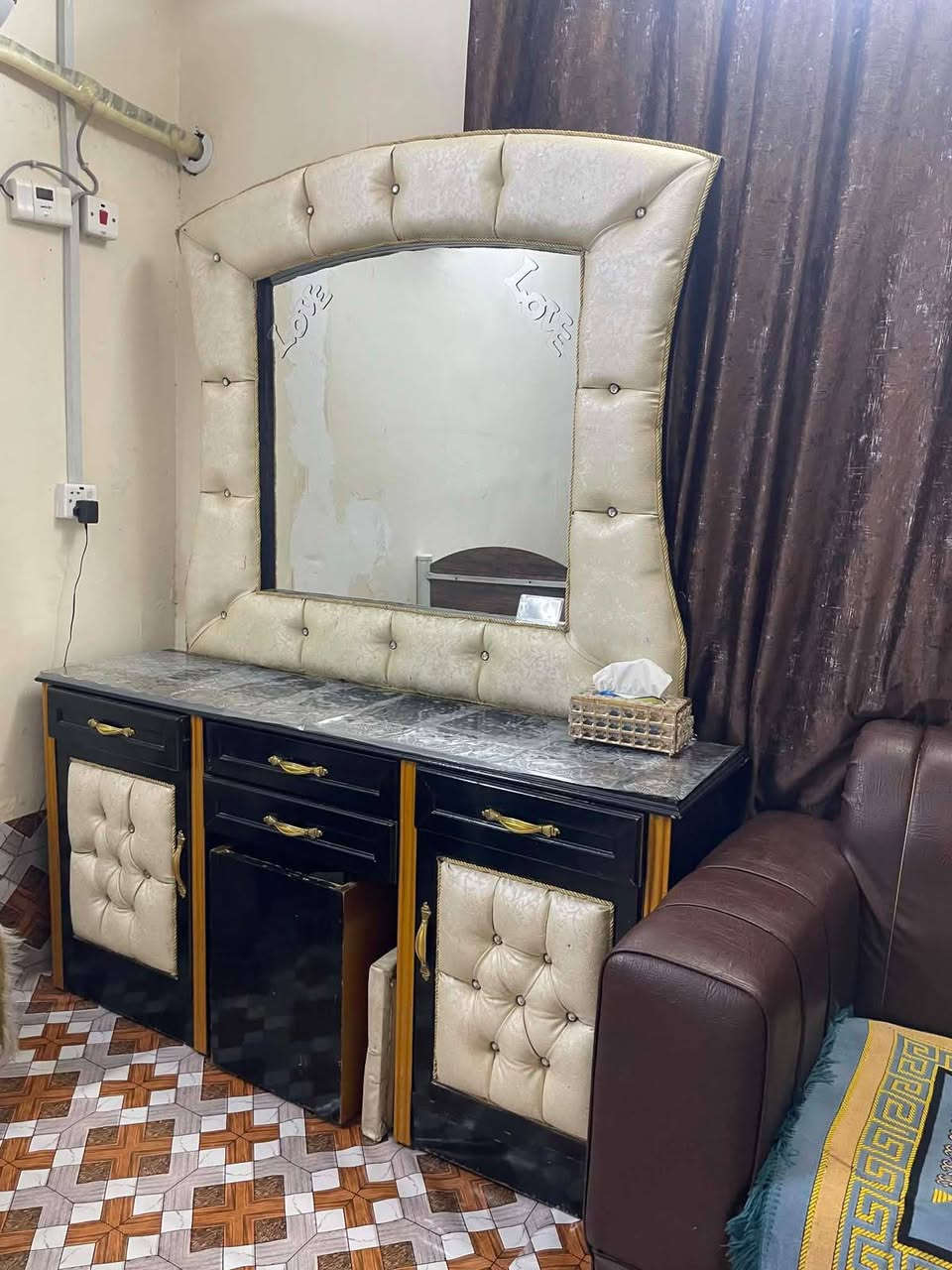 السلام عليكم غرفه صاج مبيها اي شي نضيفه العنوان بغداد التراث شارع 60 السعر 500 بيها مجال ***********

