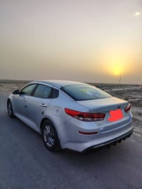 كيا(21)k5 وارد كوري للبيع مكينة 2000  السيارة  بانزين اللون سلفر موضح ...