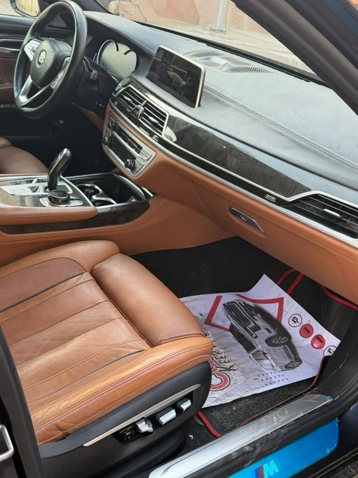 السلام عليكم BMW مديل 2017
750i سيارره جديده 
فول مواصفات 
سياره مكفوله 
الاستفسار /***********

