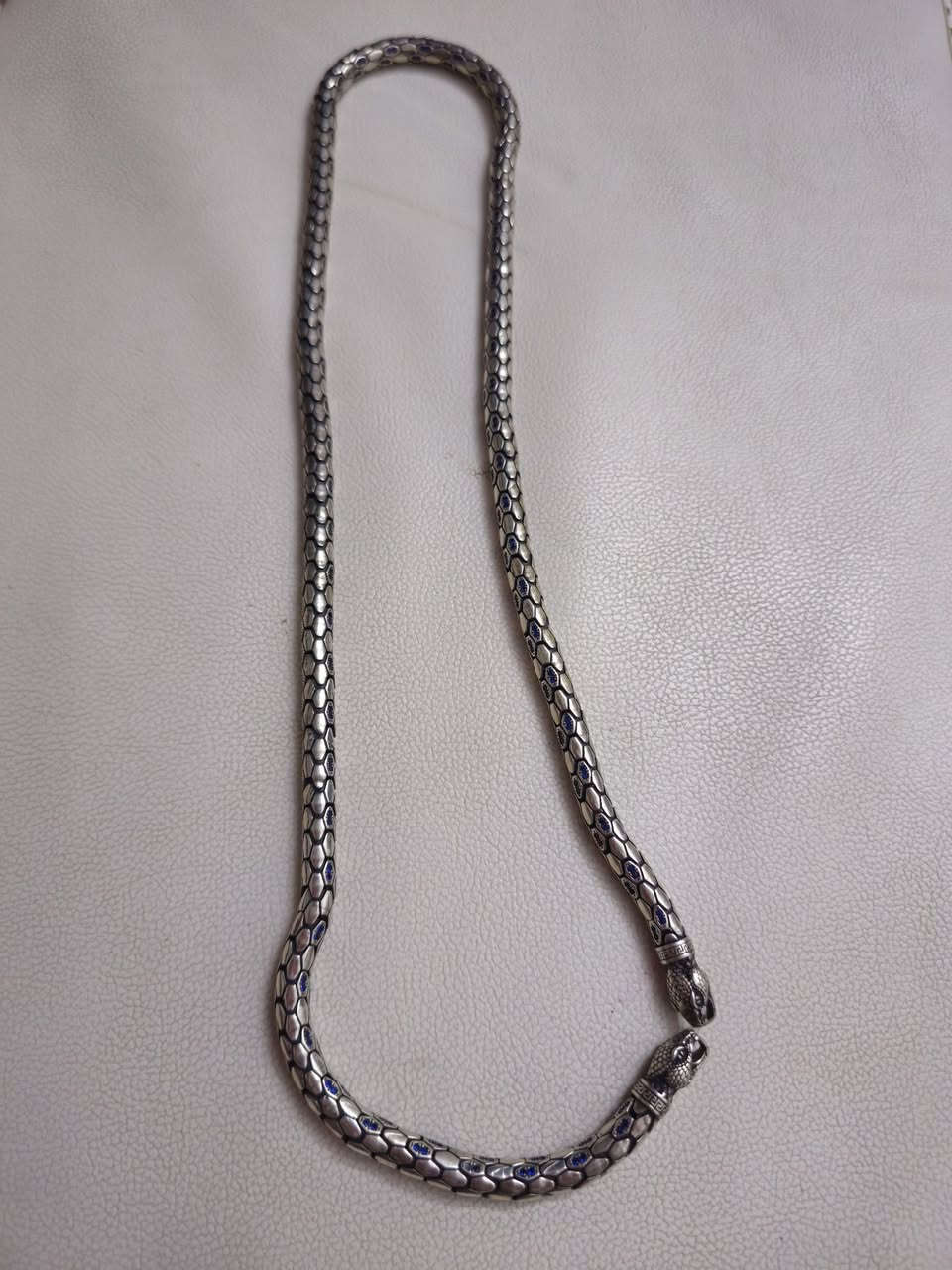 سلام عليكم زنجيل فضه يطالي ابو حيه وزنه اكثر من 100غرام  قيم واخذ بغداد المعامل ***********
