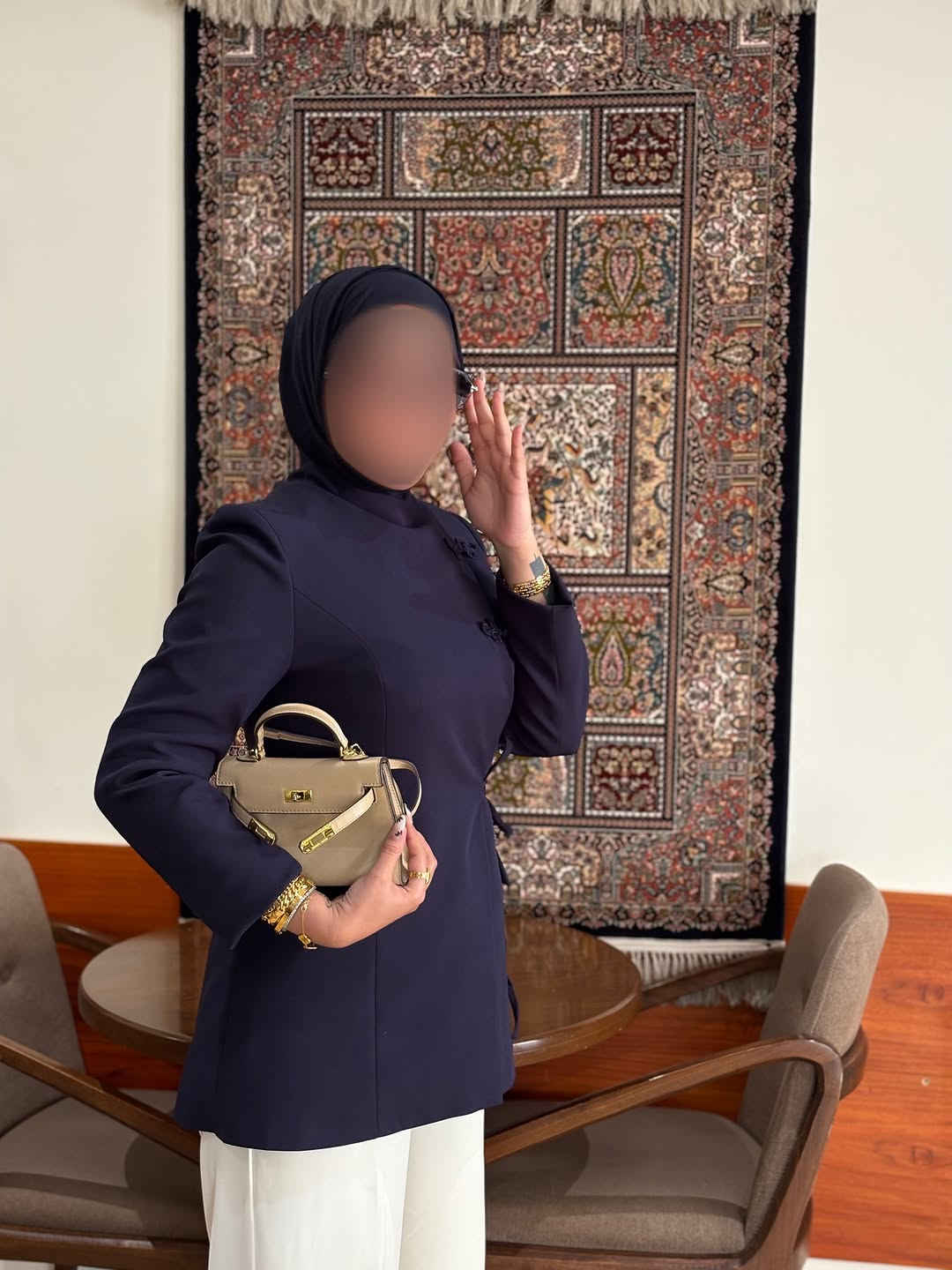 شوفولي الجمال سترة ديزاين كوري 🙂‍↕️
توفرت بـ 6 الوان 💚💙🖤🤎💜🩶
قياس 38-40-42-44-46
طول السترة 75 سم 
للطلب التواصل واتساب او دايركت ✅
