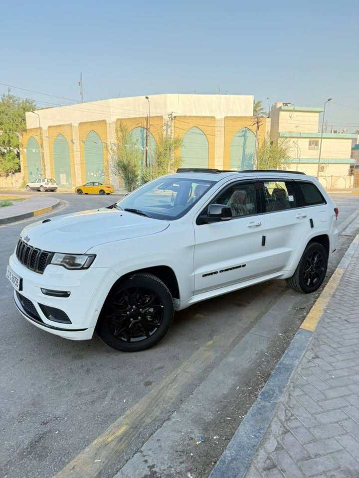 � للبيع Jeep Grand Cherokee S موديل 2022

🔹 الفئة: S
🔹 الموديل: 2022
🔹 المحرك: 3.6L V6 Pentastar
🔹 القوة: حوالي 293 حصان
🔹 ناقل حركة: أوتوماتيك 8 سرعات
🔹 المقاعد: 5 ركاب
🔹 بنزين
🔹 دفع رباعي 4×4 حسب تجهيز السيارة
🔹 شاشة وسطية
🔹 Apple CarPlay / Android Auto
🔹 كاميرا خلفية
🔹 حساسات اصطفاف
🔹 دخول وتشغيل بدون مفتاح
🔹 مثبت سرعة
🔹 تحكم بالمقود
🔹 مكيف أوتوماتيك
🔹 أنظمة أمان ومراقبة النقطة العمياء حسب التجهيز
🔹 تصميم S الرياضي وشكل خارجي مميز

📌 السيارة موديل 2022، فئة S، ومواصفاتها وتجهيزاتها حسب السيارة. ماشيه ٢٣ مايل 

📞 للمهتمين والمشترين الجادين التواصل على الخاص ***********
