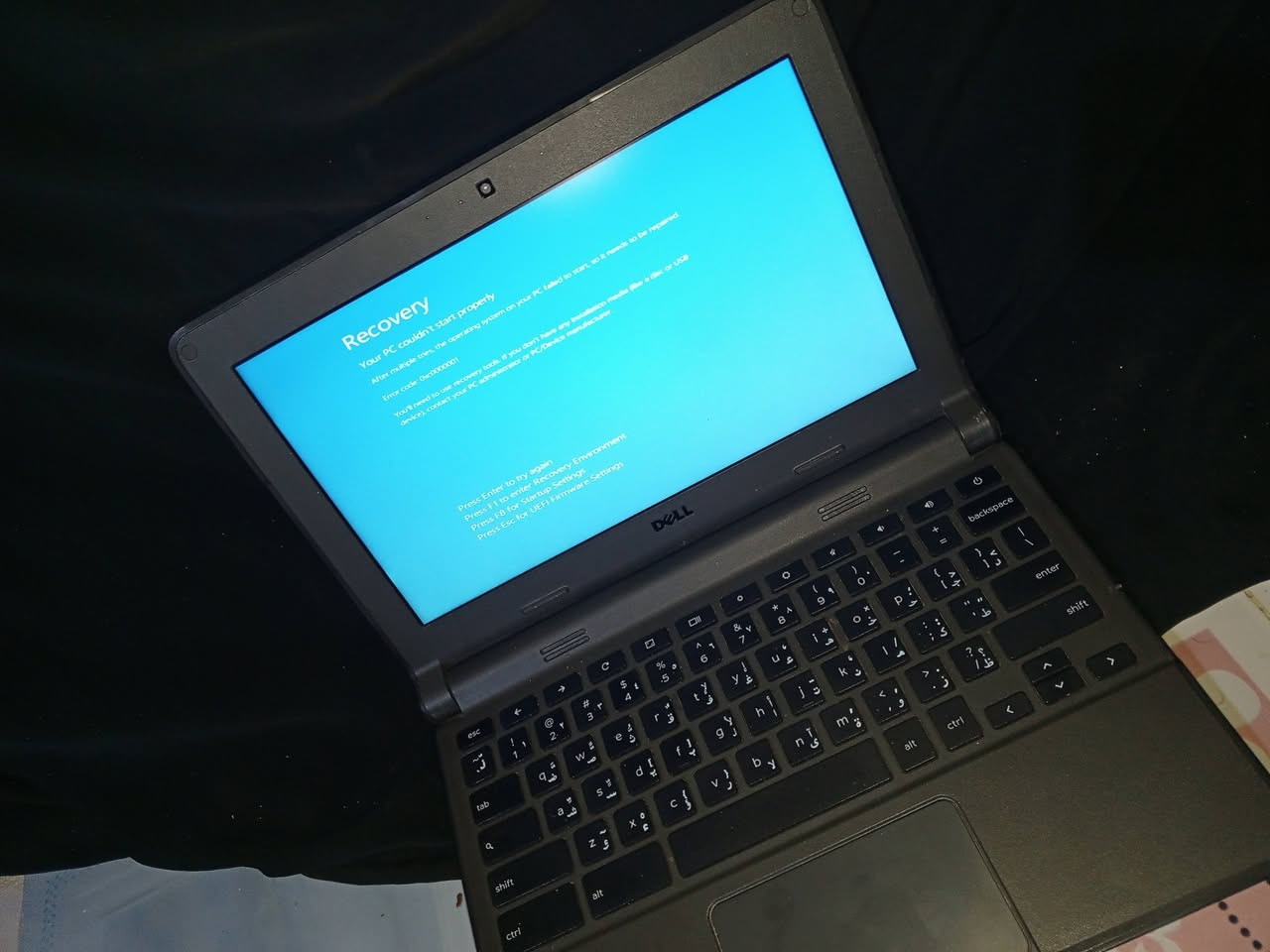 السلام عليكم لابتوب للبيع DELL طلعت بيه هاي الصورة الزرقاء وماعرف لها ابيعها عل حطتها كامل ملحقات ماوس وشاحنه وجنطه نضافه 100/100  مكاني الغراف***********
