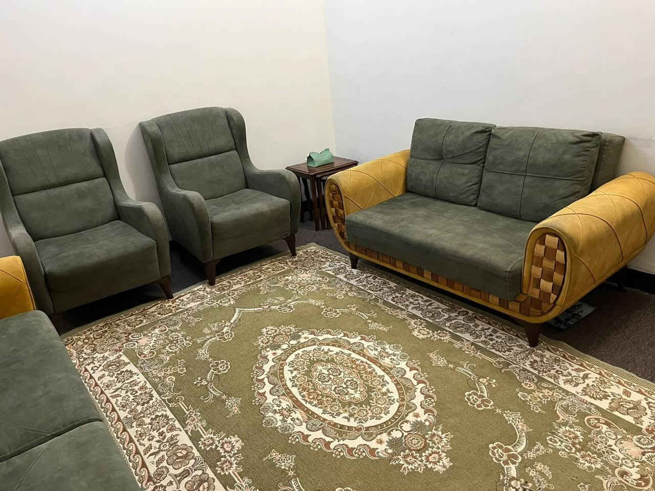 كنبة • صالون • اثاث