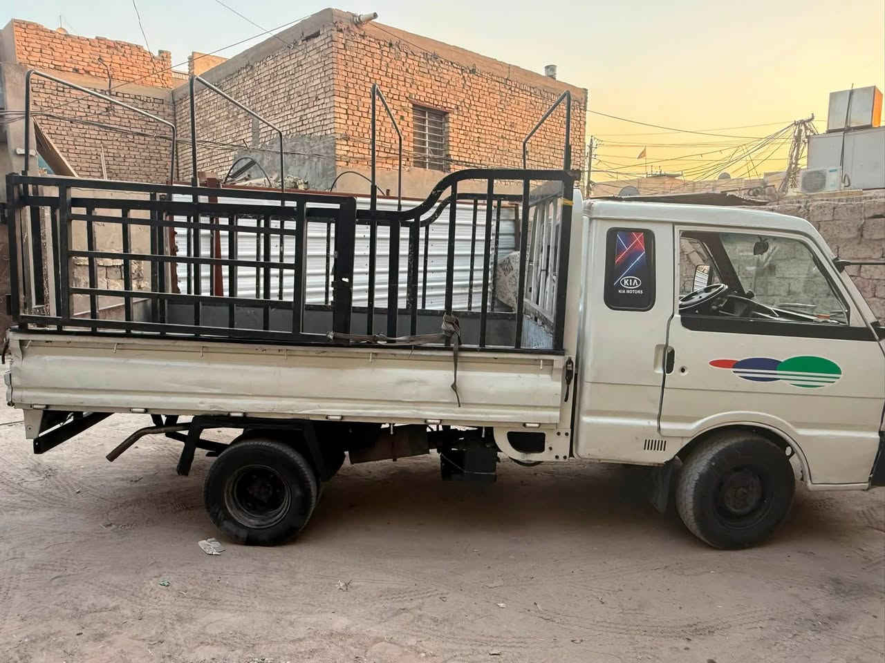 سلام وعليكم كيا حمل بنكو مديل 94 رقم بغداد 7جنكال مكينه وكير مكفول تخم تايرات جدد سياره خير من لله سياره بسمي تحويل ثاني يوم 50 وبيها مجال  *********** مكاني بغداد
