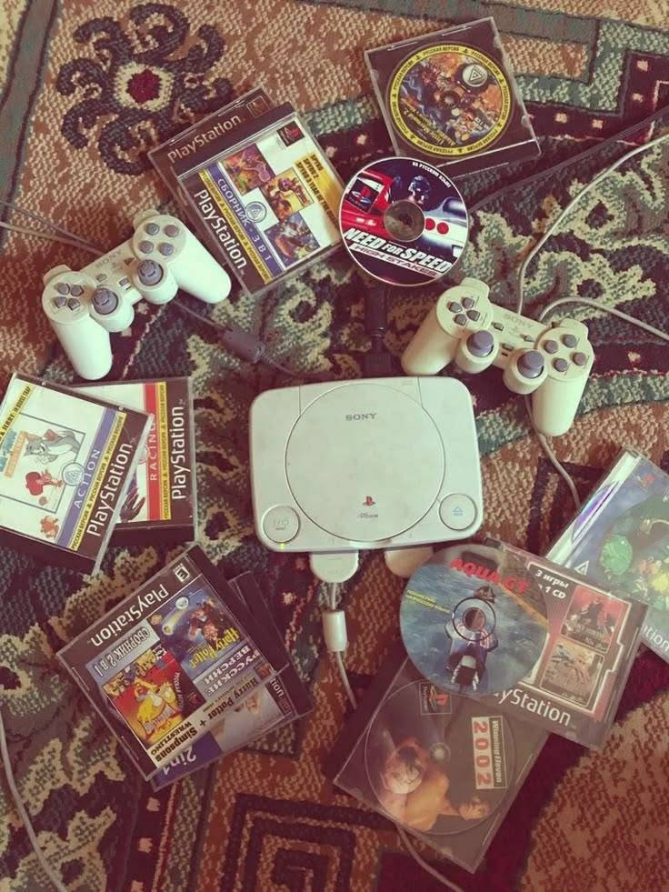 السلام عليكم
متوفر PS1  سلم كامل ملحقاته 

1-جوستيك اصلي

2-محوله اصليه 

3-فيش اصليه

4-قرص هديه 

بسعر 55 الف مع التوصيل كافة المحافظات 

للحجز ***********
