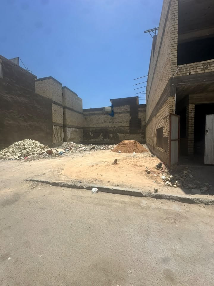مرحبا ارض في زيونه للبيع 

مكانها 712-21 بل U مربع ال ٦٠٠ سابقا 

مساحه ٩٠ متر.  واجهه 4.5 متر. ونزال 20 متر. 

سند مستقل باسمي ***********
