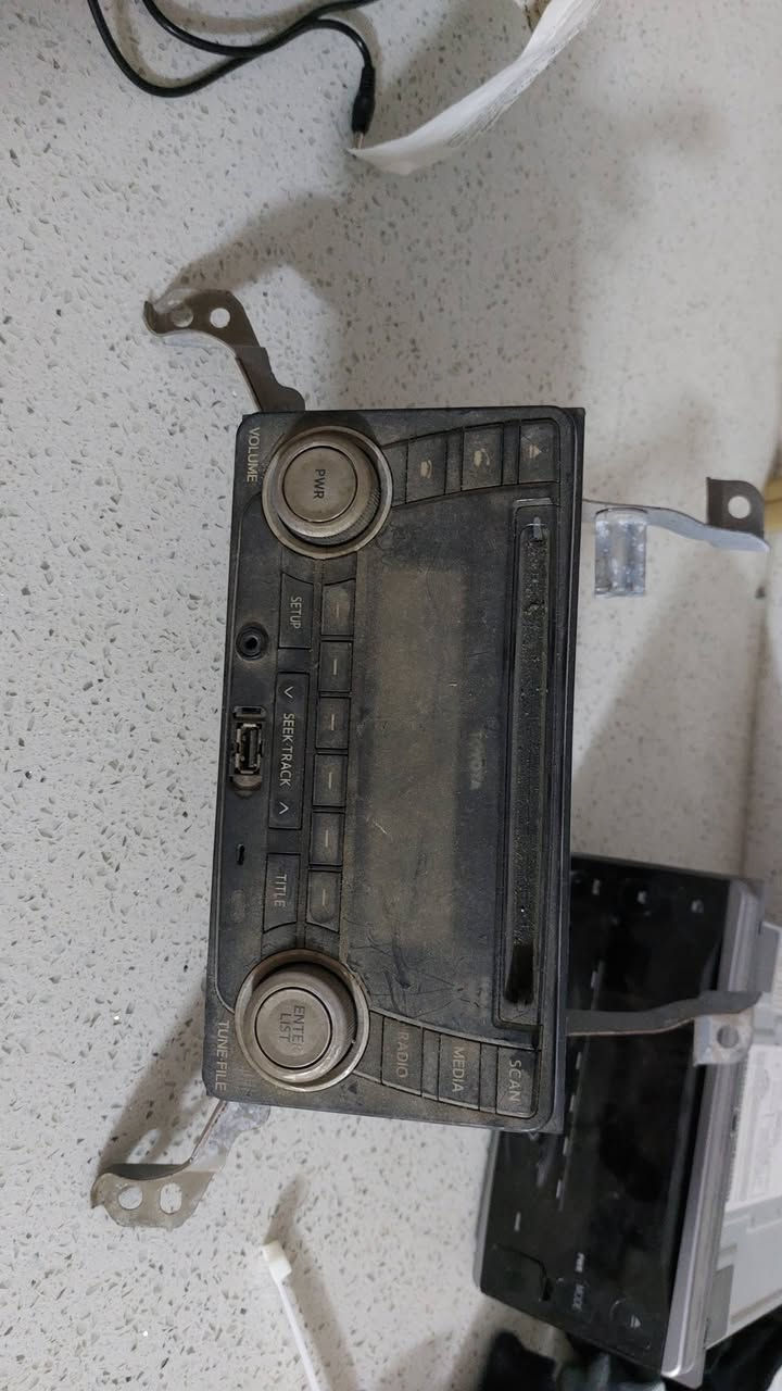 مسجلات لاندكروز اصليه للبيع موديل 15 و 12 
***********
