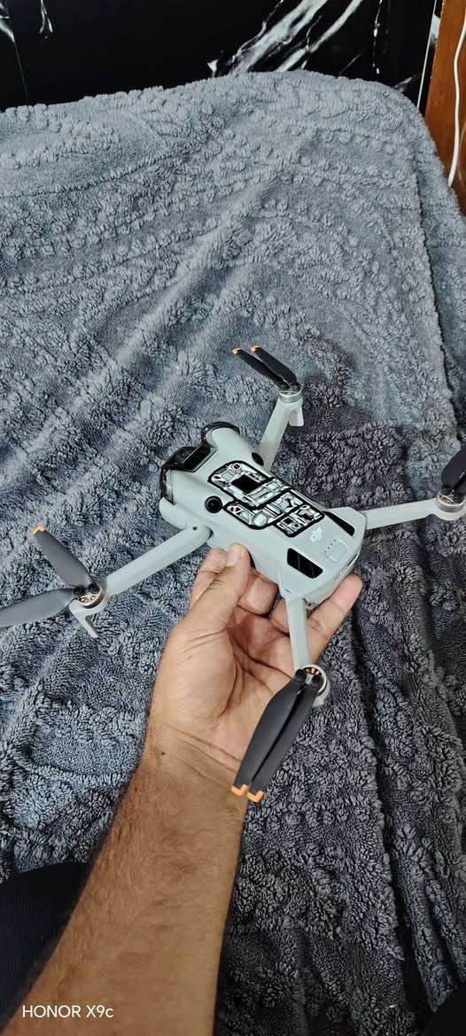 درون MINI 4 PRO للبيع جديده مستخدمه بس ٥مرات مطيره وتصويره واضح يخبل وشرط ع فحص مكاني كوت الشراي يتواصل ع الرقم *********** بطاريات 3
