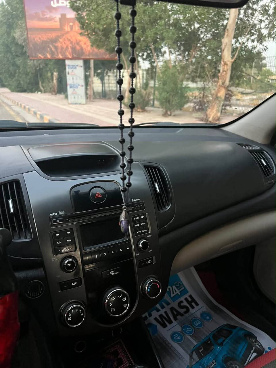 سيراتو 2013. 
رقم قادسيه  
فتحة تحكم ستيرن 
حدادية جديدة تبريد 
بيها 2 قطع  
باب السايق صبغ + جاملغ

السعر 80 ورقه 
*********** النجف, العراق
