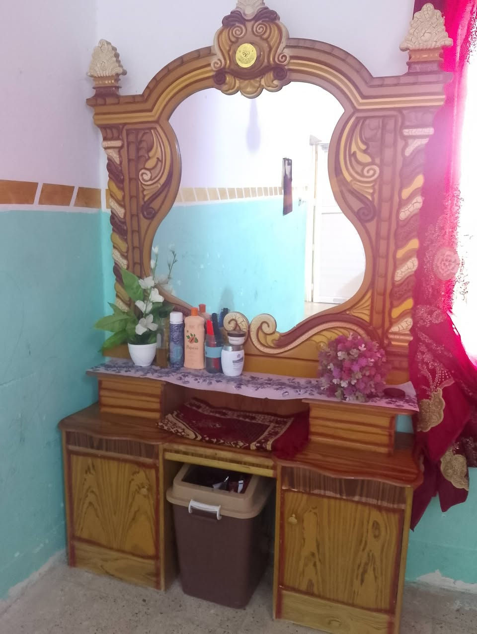 اسلام عليكم غرفة نوم نضيفه جداً مستعملة 4اشهر اختها ب مليون و300واريدها ب900الف مكان بيجي تلزعتر ***********
