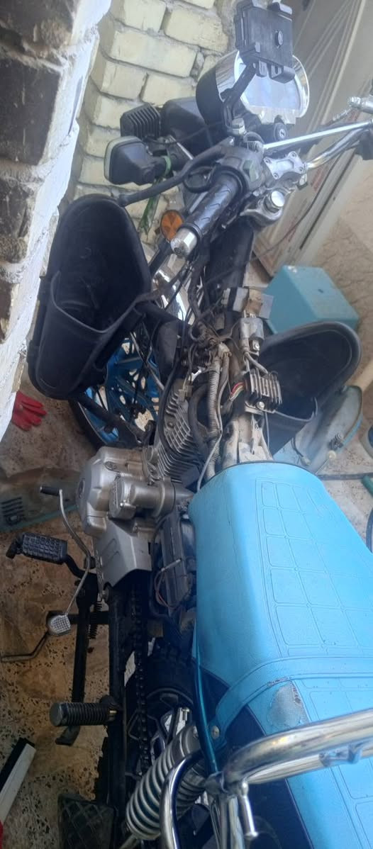 سلام عليكم للبيع دراجه سونك 2025 
الدراجه مكينتها نضيفه وبعدها زيرو 
الدراجه قبل اسبوع سوت حادث نواقصها ضفيره وماشه ودبل امامي 
السعر 300وببها مجال 
مكاني بغداد بغداد الجديده 
رقمي ***********
متواجد رصيد واتساب
